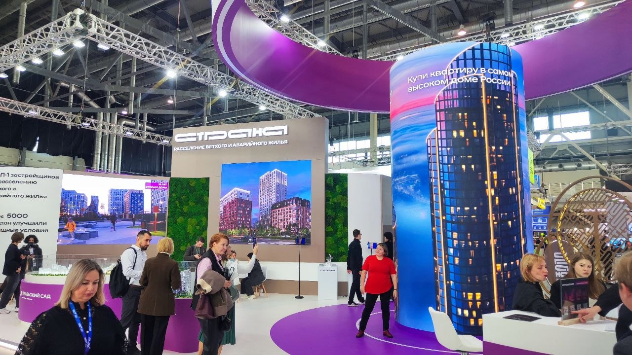 Стенд компании «Страна» на выставке 100+